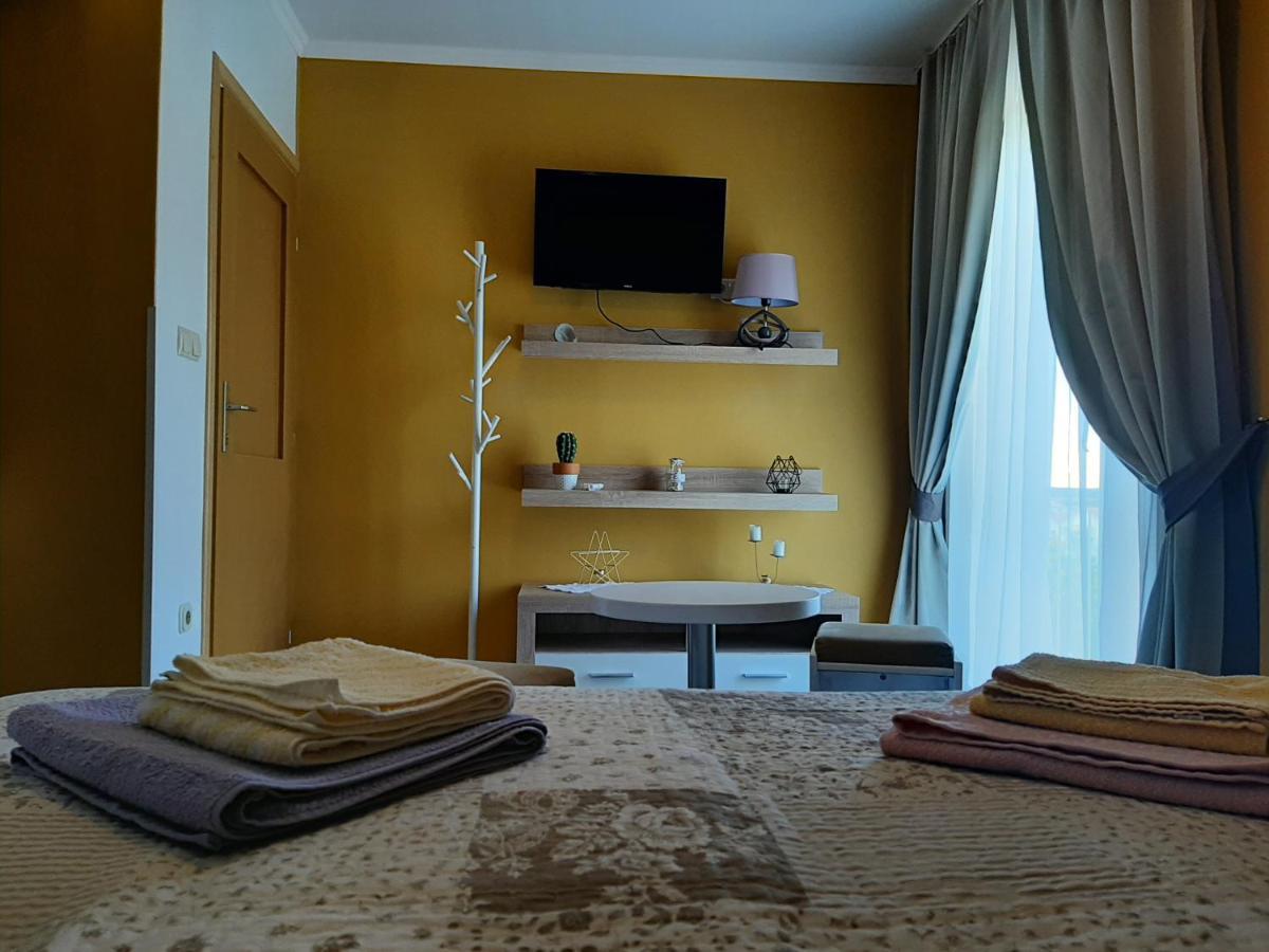 Rooms Neda Rab Town Esterno foto